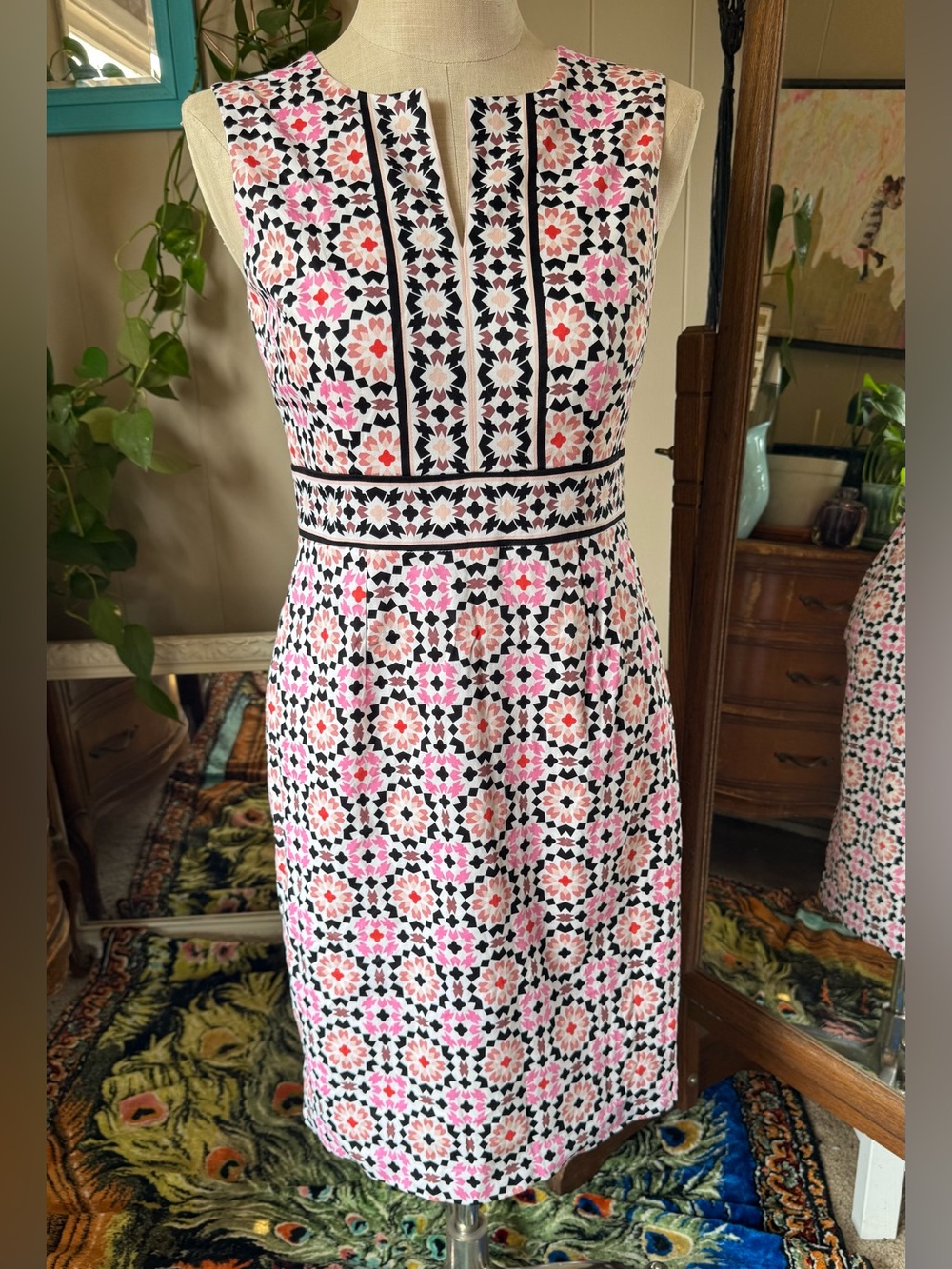 Maggy London Geometric Floral Print  V Neck Sheath Dress Sz 6